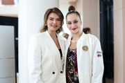 Олимпийская чемпионка Алина Кабаева и гимнастка Сильва Саргсян на этапе «Кубка сильнейших» в Академии
