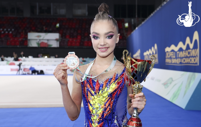 Ксения Савинова — бронзовый призер многоборья по программе юниорок