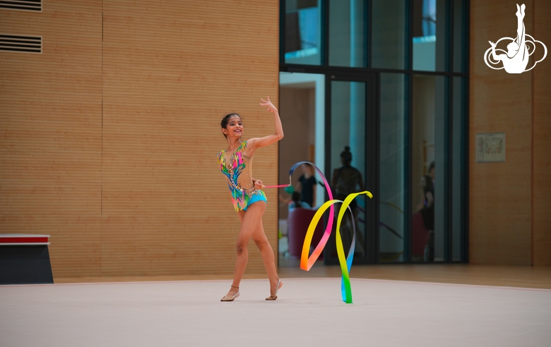 Гимнастка Авани Нитеш Кадам во время контрольной тренировки
