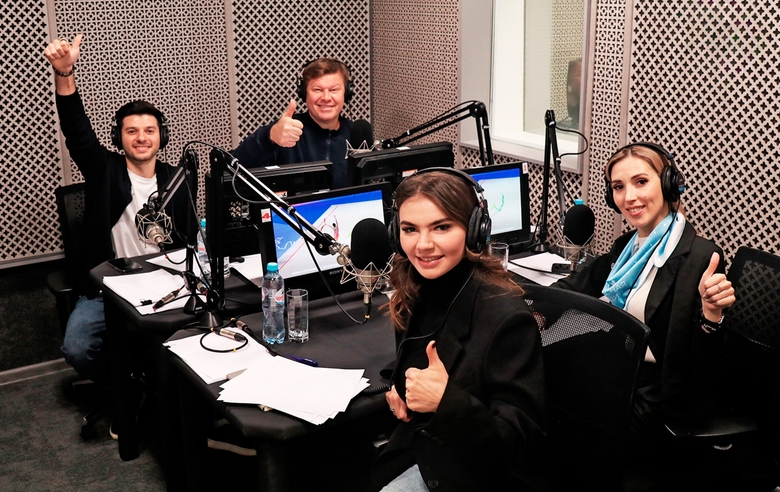 28 декабря 2023. Олимпийская чемпионка Алина Кабаева, тренер Академии Ольга Фролова, журналист Дмитрий Губерниев, двукратный чемпион Европы по спортивной гимнастике Эмин Гарибов приняли участие в работе над телеверсией турнира «Небесная грация» — 2023