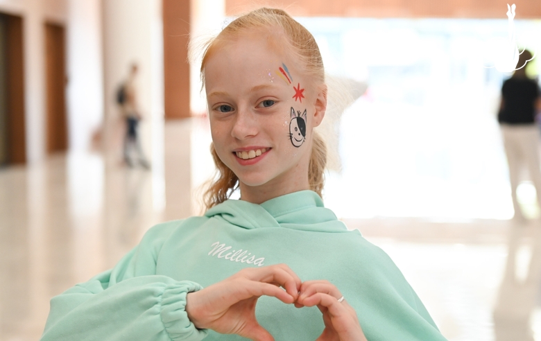 Воспитанница Академии Ольга Черных во время мероприятия