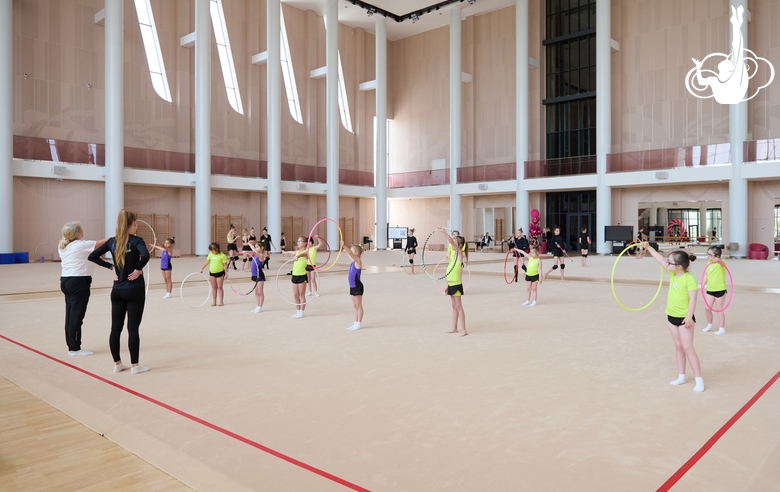 Занятия для детей из Казани с тренерами Елизаветой Максяковой и Ольгой Зорькиной