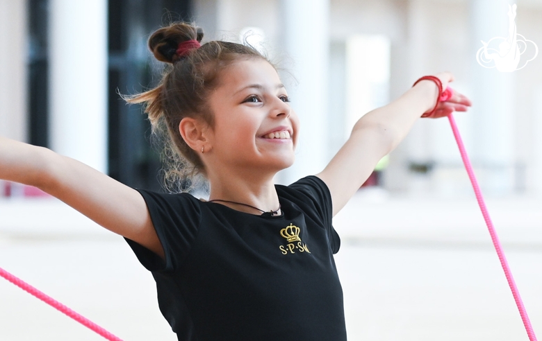 Каролина Тарасова со скакалкой