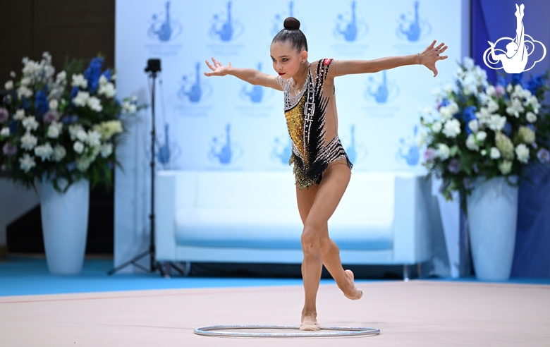 София Ильтерякова во время выполнения упражнения с мячом на всероссийском турнире «Кубок "Небесная грация"»