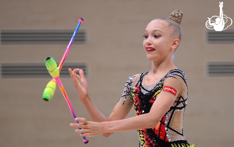 Елизавета Гераськина во время выступления на отчетном концерте