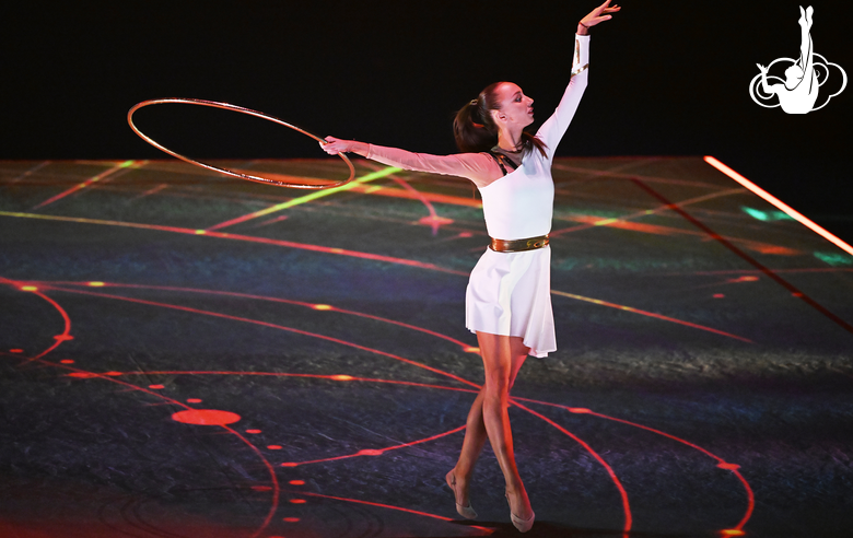 Чемпионка Юношеской Олимпиады Ирина Анненкова в номере «Герои спорта»