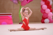 Юная гимнастка на турнире «мАлинка»