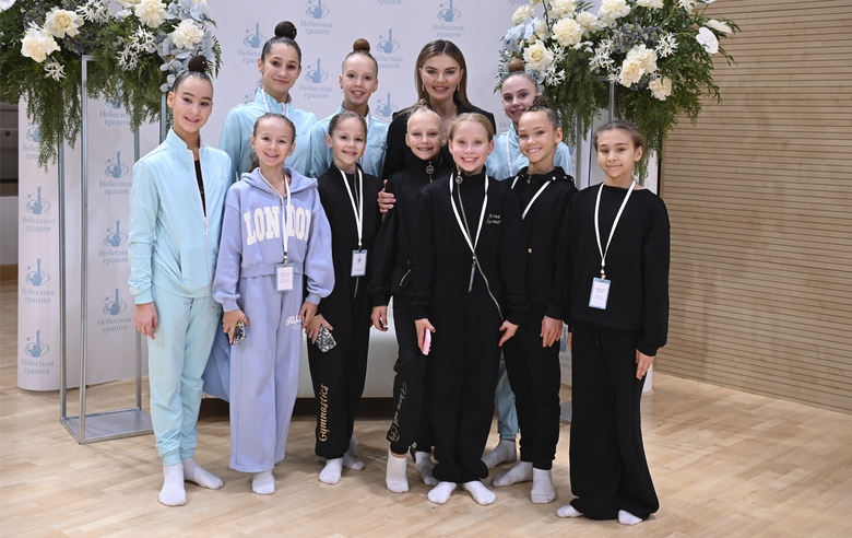 28 ноября 2024. Олимпийская чемпионка Алина Кабаева и участницы турнира для партнеров Международной Ассоциации клубов «Небесная грация»