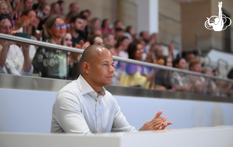 Почетный консул Республики Конго в Санкт-Петербурге Жоселин-Патрик Мандзела во время отчетного концерта