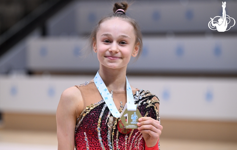 Яна Заикина после церемонии награждения на всероссийском турнире «Кубок "Небесная грация"»