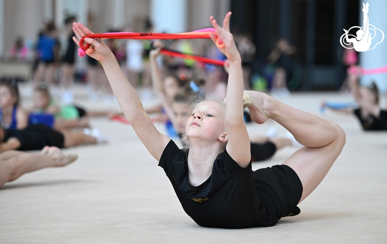 Гимнастка из «Амурского тигра» во время тренировки