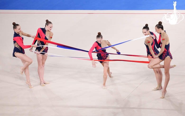 Национальная команда Республики Беларусь во время упражнения с лентами