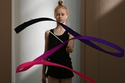 Ольга Черных во время упражнения с лентой
