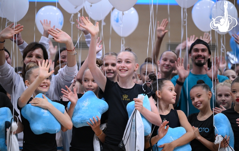 Участницы сборов во время отчетного концерта