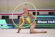 Алиса Спицина во время упражнения с обручем