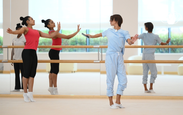 Гимнастка Кимая Карле и хореограф Екатерина Белова во время занятия