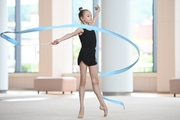 Диана Солосина во время упражнения с лентой