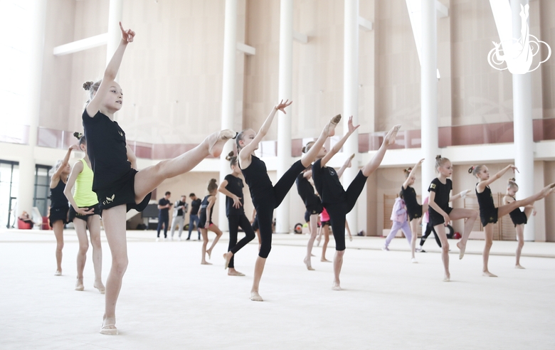 «Художницы» работают над хореографическими элементами