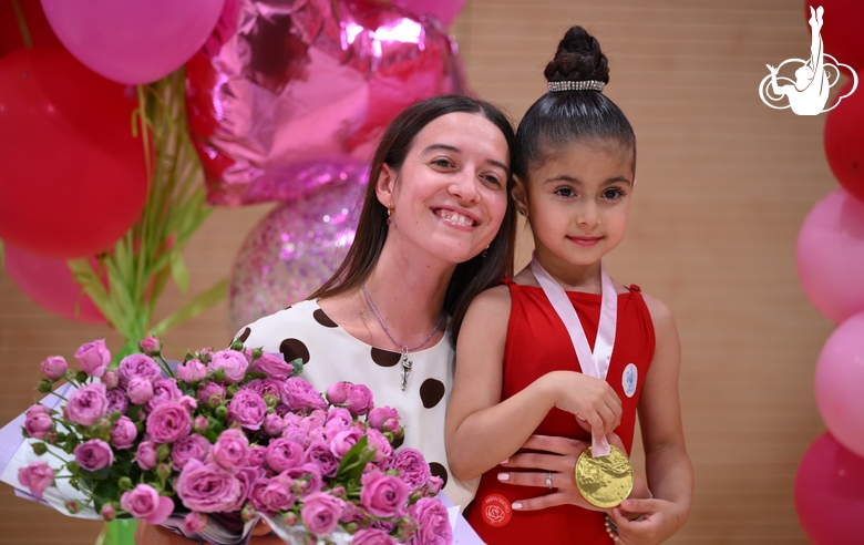 Победительница турнира «мАлинка» вместе с тренером Академии Елизаветой Черновой