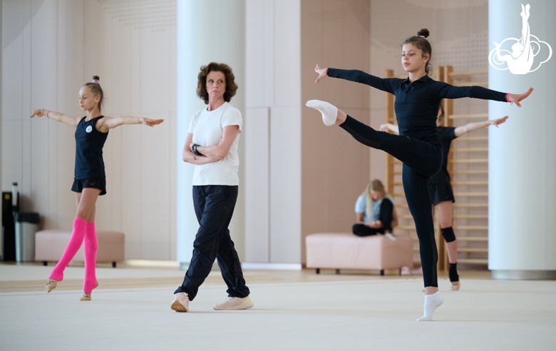 Занятия гимнасток под руководством старшего тренера сборной России Марины Говоровой