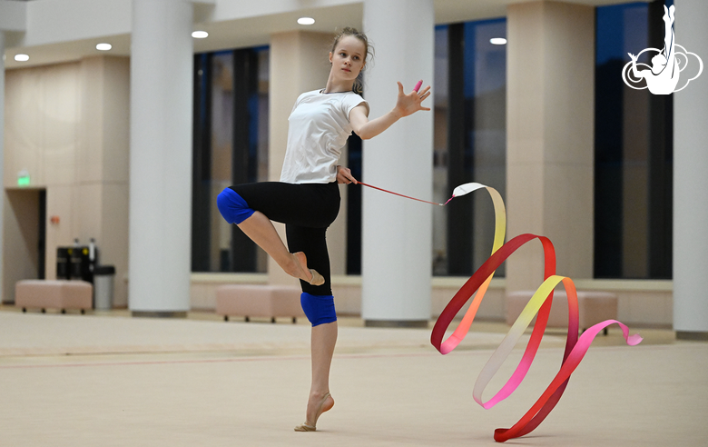 Гимнастки Александра Удодова и Мария Разоренова приехали в Академию