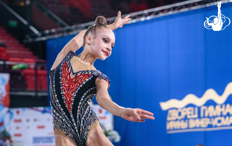 Мирослава Монина во время упражнения без предмета