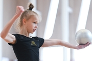 Кристина Войтенко во время упражнения с мячом