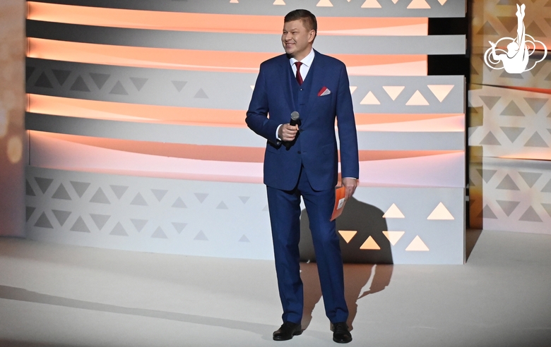 Ведущий Дмитрий Губерниев во время фестиваля «Алина»-2024 на «Минск-Арене»