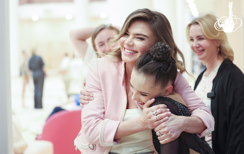 Олимпийская чемпионка Алина Кабаева с гимнасткой Академии Марией Борисовой