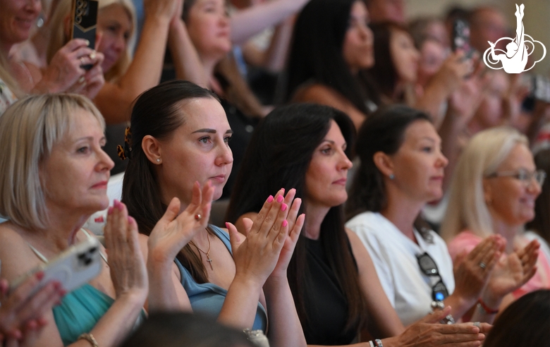 Зрители во время отчетного концерта