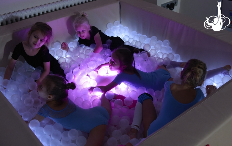 Занятие дошкольников в учебном классе Академии