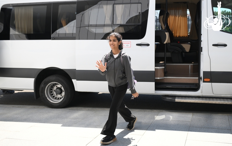 Гимнастка Авани Нитеш Кадам во время приезда в Академию