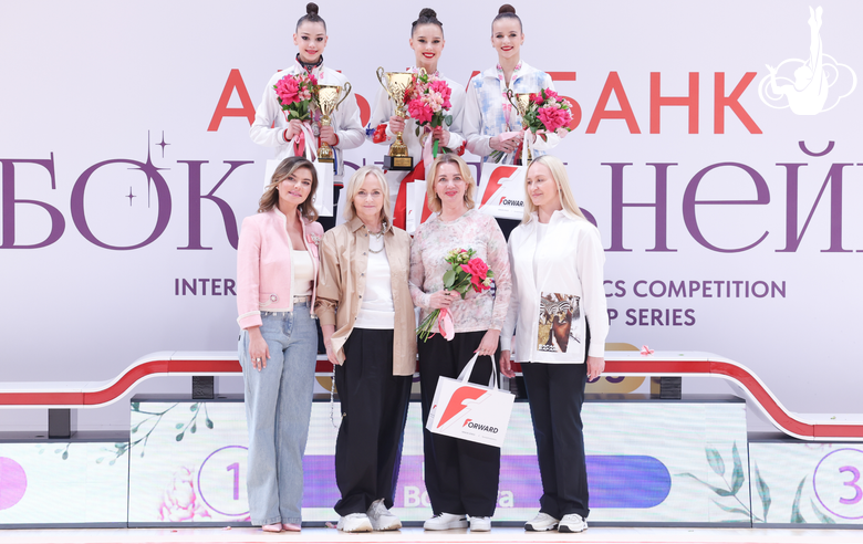 Олимпийская чемпионка Алина Кабаева во время церемонии награждения на этапе «Кубка сильнейших» в Академии