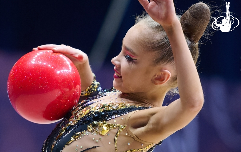 Интересные факты: какой предмет появился в художественной гимнастике раньше всех?