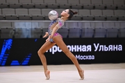 Ульяна Прогонная во время упражнения с мячом на всероссийском турнире «Кубок "Небесная грация"»
