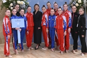Олимпийская чемпионка Алина Кабаева и участницы турнира для партнеров Международной Ассоциации клубов «Небесная грация»
