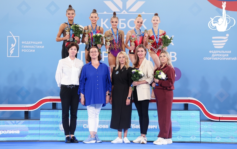 Пьедестал финала в упражнении с булавами среди юниорок