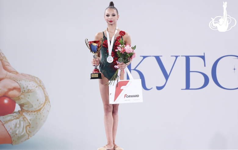 Кира Яблочникова во время церемонии награждения