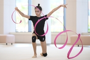 Анна Вакуленко во время упражнения с лентой