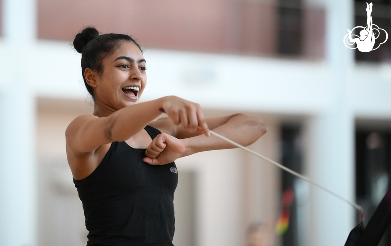 Гимнастка Кимая Карле во время тренировки в Академии