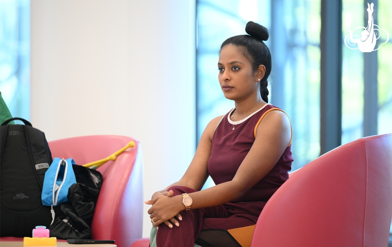 Тренер и судья Пуджа Сурве во время тренировки в Академии