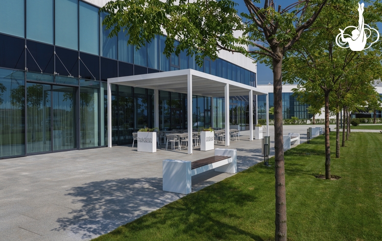 Вид на здание Академии