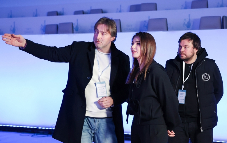 13 декабря 2023 года. Олимпийская чемпионка Алина Кабаева, Эльдар Сайфутдинов и Георгий Нечунеев на Олимпийской арене Пекинского технологического университета в преддверии старта третьего международного турнира «Небесная грация» — 2023