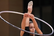 Арина Ткачук с обручем на тренировке перед началом турнира