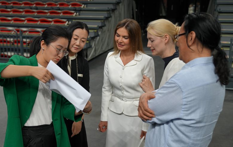 4 сентября 2025 года. Олимпийская чемпионка Алина Кабаева в спорткомплексе «Шоуган» в Пекине, где пройдет Международный турнир «Кубок "Небесная грация"» — 2025