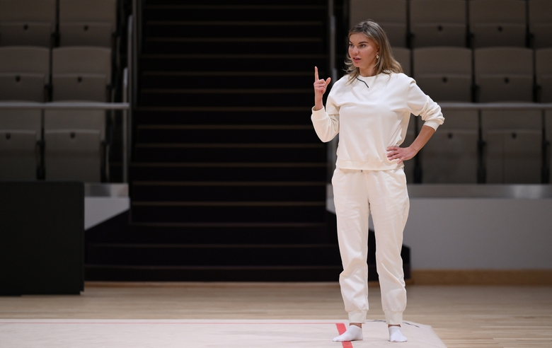 10 ноября 2024. Олимпийская чемпионка Алина Кабаева во время тренировки в Академии