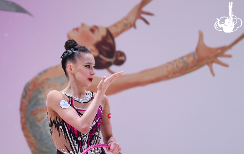 Мария Борисова после выступления с обручем