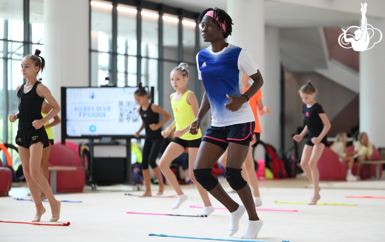 Гимнастка Маланда Майнга Месси Селест во время занятия на сборах в Академии