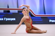 Арина Реквава во время выполнения упражнения с мячом на всероссийском турнире «Кубок "Небесная грация"»