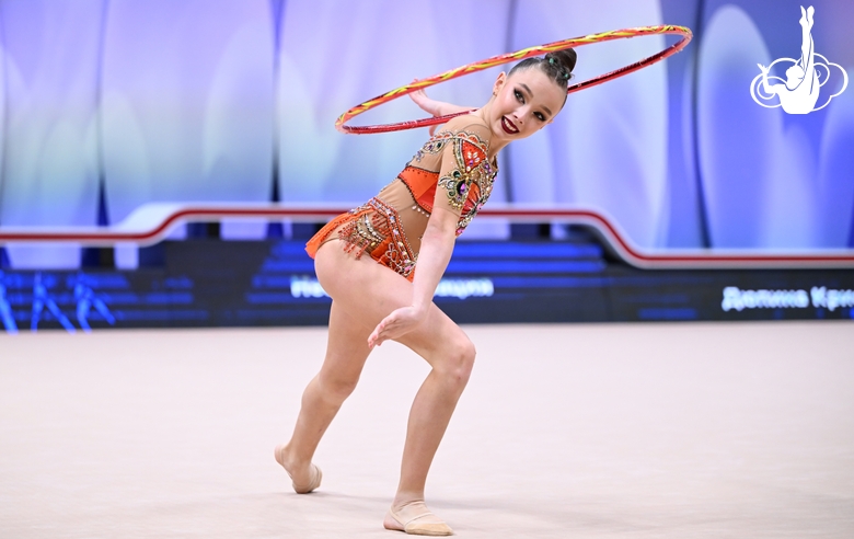 Кристина Дюпина во время выполнения упражнения с обручем на всероссийском турнире «Кубок "Небесная грация"»